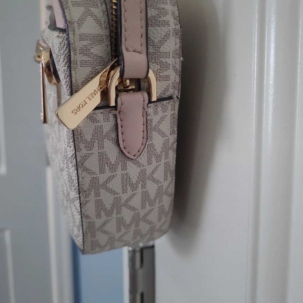 Michael Kors Pink and Cream Crossbody Bag - Picture 4 of 16